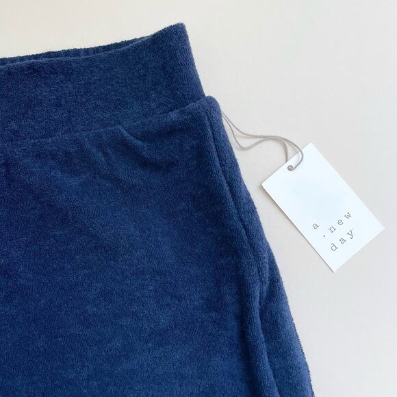 Universal Thread Navy Blue Terry Dolphin Hem Shorts NWT - Picture 4 of 8